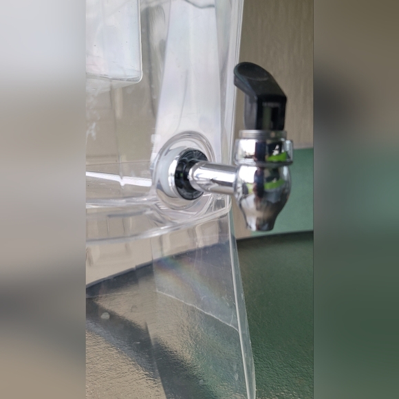 Drink Dispenser - Picture 2 of 8